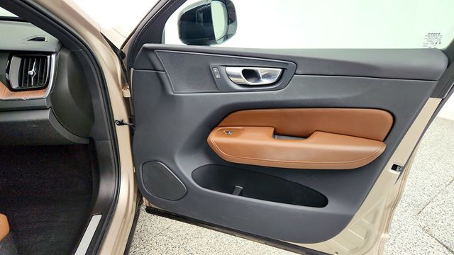 2023 Volvo XC60 B5 AWD Plus Dark Theme w/ Climate Package - 23015739 - 25