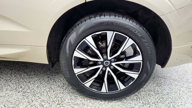 2023 Volvo XC60 B5 AWD Plus Dark Theme w/ Climate Package - 23015739 - 8