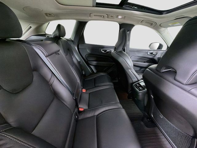 2023 Volvo XC60 B5 AWD Ultimate Bright Theme - 23065688 - 28