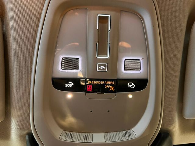2023 Volvo XC60 B5/AWD/Ultimate/ClimatePkg/HeadUpDisplay/360Cam/HarmonKardon/NAV - 22990346 - 22