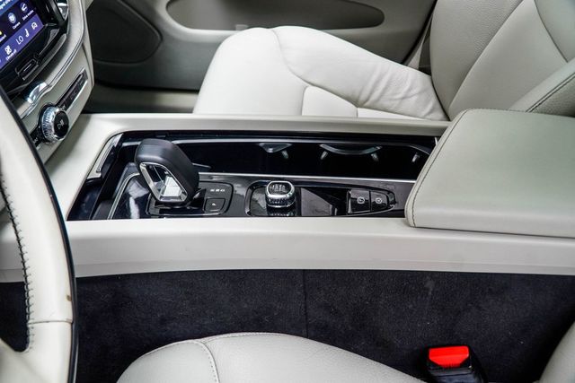 2023 Volvo XC60 B5 FWD Plus Bright Theme - 23019199 - 18