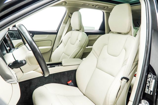 2023 Volvo XC60 B5 FWD Plus Bright Theme - 23019199 - 32