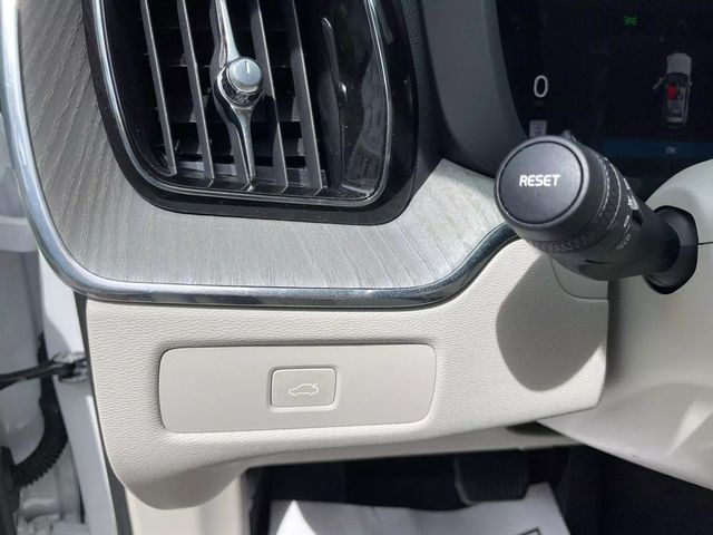 2023 Volvo XC60 B5 FWD Plus Dark Theme - 22586609 - 18