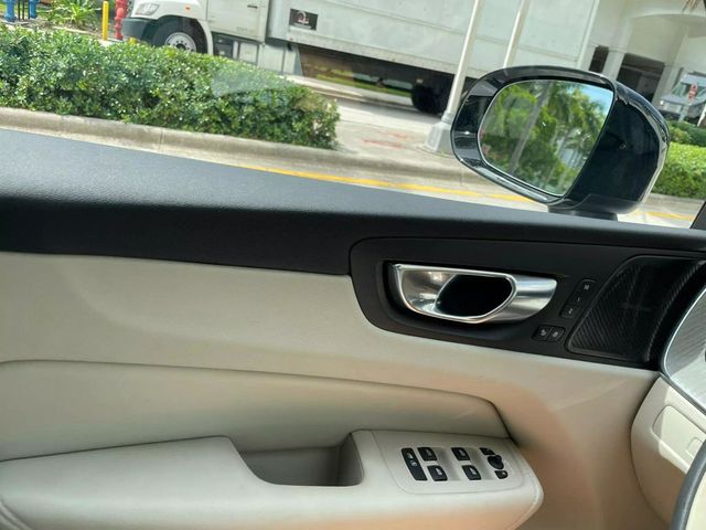 2023 Volvo XC60 B5 FWD Plus Dark Theme - 22586609 - 31