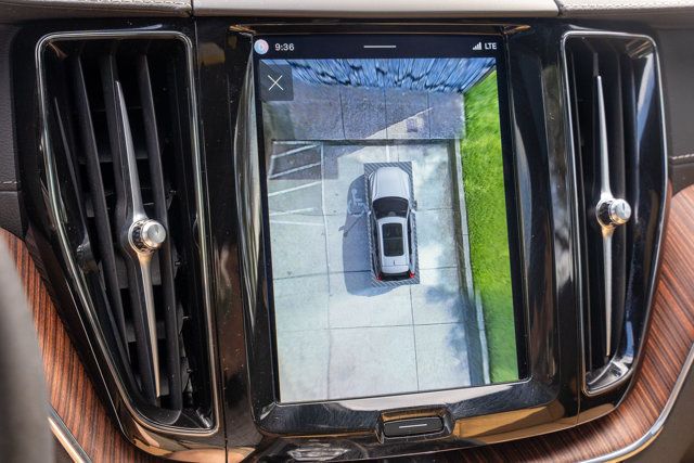 2023 Volvo XC60 B5/Ultimate/ClimatePkg/HeadUpDisplay/AdapCruise/PanoRoof/NAV - 23044542 - 27