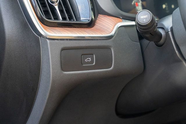 2023 Volvo XC60 B5/Ultimate/ClimatePkg/HeadUpDisplay/AdapCruise/PanoRoof/NAV - 23044542 - 35
