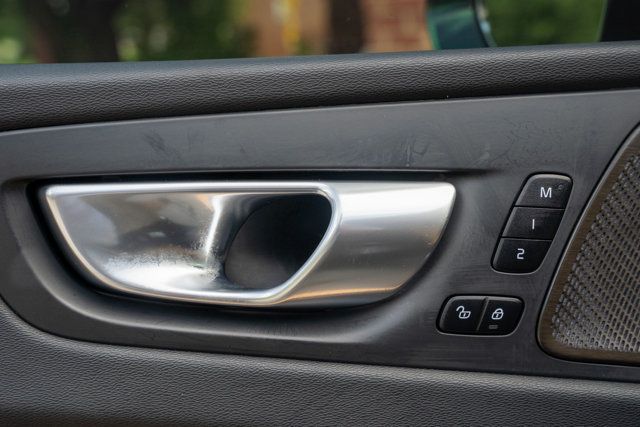 2023 Volvo XC60 B5/Ultimate/ClimatePkg/HeadUpDisplay/AdapCruise/PanoRoof/NAV - 23044542 - 36