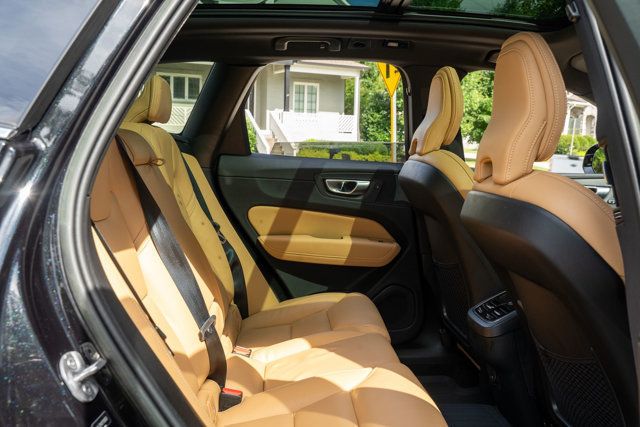 2023 Volvo XC60 B5/Ultimate/ClimatePkg/HeadUpDisplay/AdapCruise/PanoRoof/NAV - 23044542 - 52