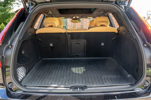 2023 Volvo XC60 B5/Ultimate/ClimatePkg/HeadUpDisplay/AdapCruise/PanoRoof/NAV - 23044542 - 54