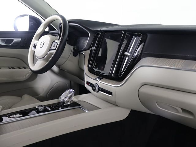 2023 Volvo XC60 B6 AWD Ultimate Bright Theme - 23074519 - 28