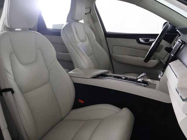 2023 Volvo XC60 B6 AWD Ultimate Bright Theme - 23074519 - 31