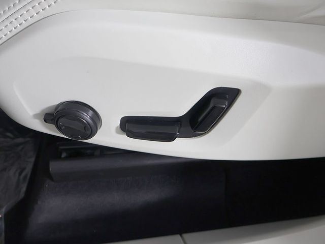 2023 Volvo XC60 B6 AWD Ultimate Bright Theme - 23074519 - 32