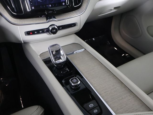 2023 Volvo XC60 B6 AWD Ultimate Bright Theme - 23074519 - 44