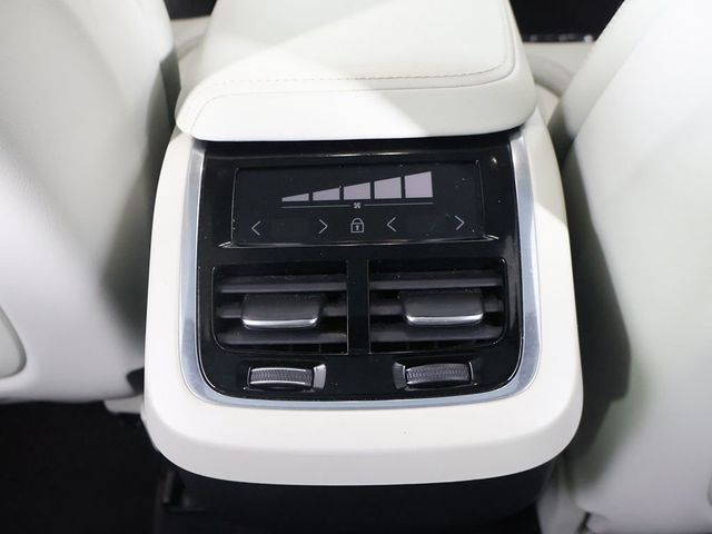 2023 Volvo XC60 B6 AWD Ultimate Bright Theme - 23074519 - 45