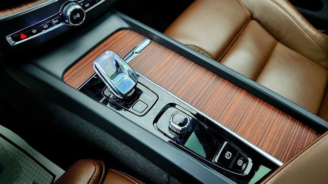 2023 Volvo XC60 B6 AWD Ultimate Bright Theme - 22965220 - 16