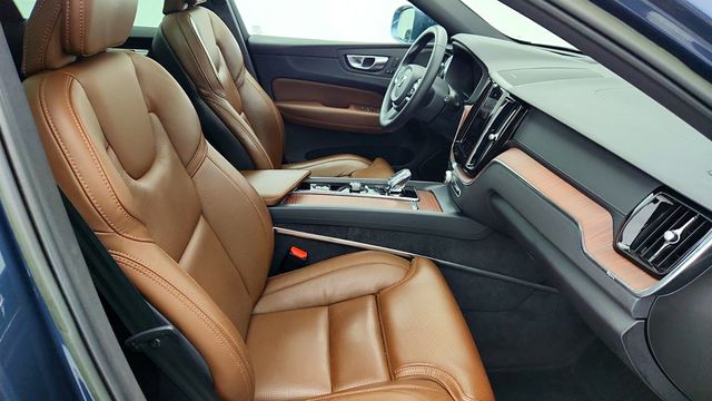 2023 Volvo XC60 B6 AWD Ultimate Bright Theme - 22965220 - 23