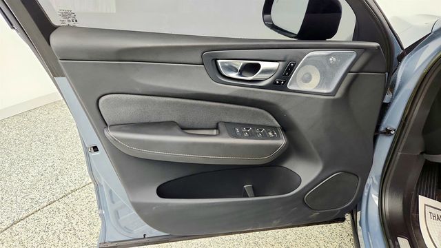 2023 Volvo XC60 B6 AWD Ultimate Dark Theme w/ B&W Premium Sound & Air Suspension - 23019528 - 10