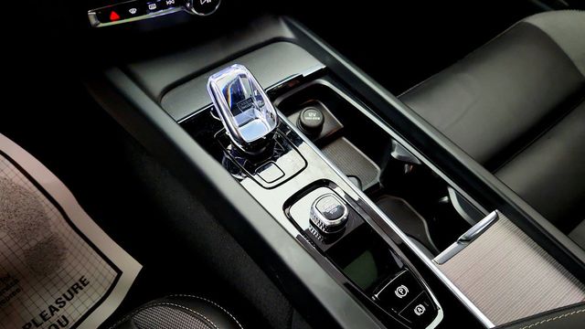 2023 Volvo XC60 B6 AWD Ultimate Dark Theme w/ B&W Premium Sound & Air Suspension - 23019528 - 16