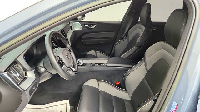 2023 Volvo XC60 B6 AWD Ultimate Dark Theme w/ B&W Premium Sound & Air Suspension - 23019528 - 19