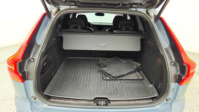 2023 Volvo XC60 B6 AWD Ultimate Dark Theme w/ B&W Premium Sound & Air Suspension - 23019528 - 21