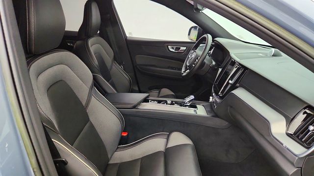 2023 Volvo XC60 B6 AWD Ultimate Dark Theme w/ B&W Premium Sound & Air Suspension - 23019528 - 23