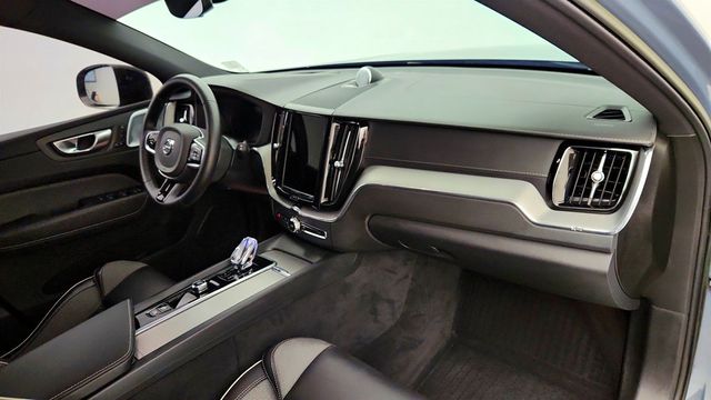 2023 Volvo XC60 B6 AWD Ultimate Dark Theme w/ B&W Premium Sound & Air Suspension - 23019528 - 24