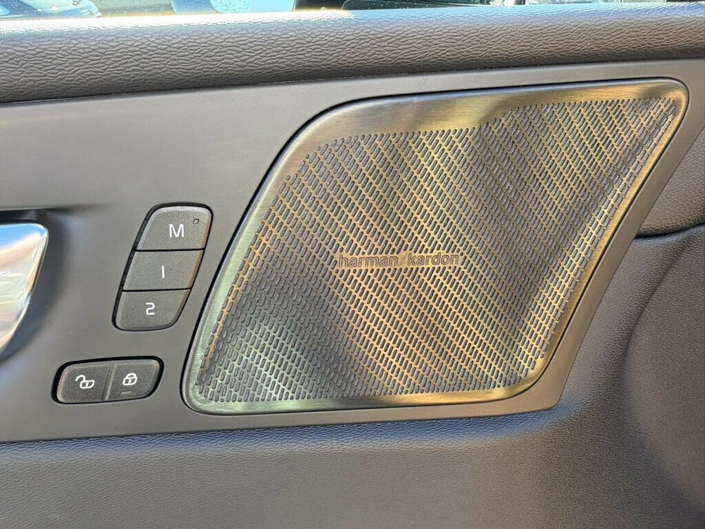 2023 Volvo XC60 MSRP$59685/DarkTheme/AWD/Ultimate/HeadsUpDisplay/NAV - 22950747 - 15