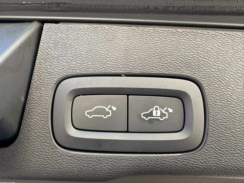 2023 Volvo XC60 MSRP$59685/DarkTheme/AWD/Ultimate/HeadsUpDisplay/NAV - 22950747 - 22
