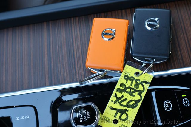 2023 Volvo XC60 Recharge Plug-In Hybrid T8 eAWD PHEV Ultimate Bright Theme - 22978006 - 26