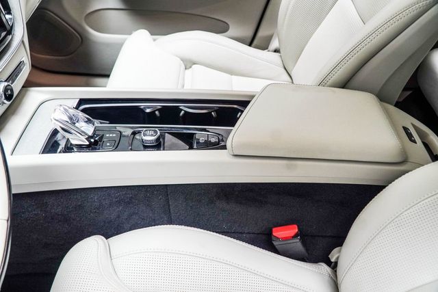 2023 Volvo XC60 Recharge Plug-In Hybrid Ultimate - 23016347 - 19