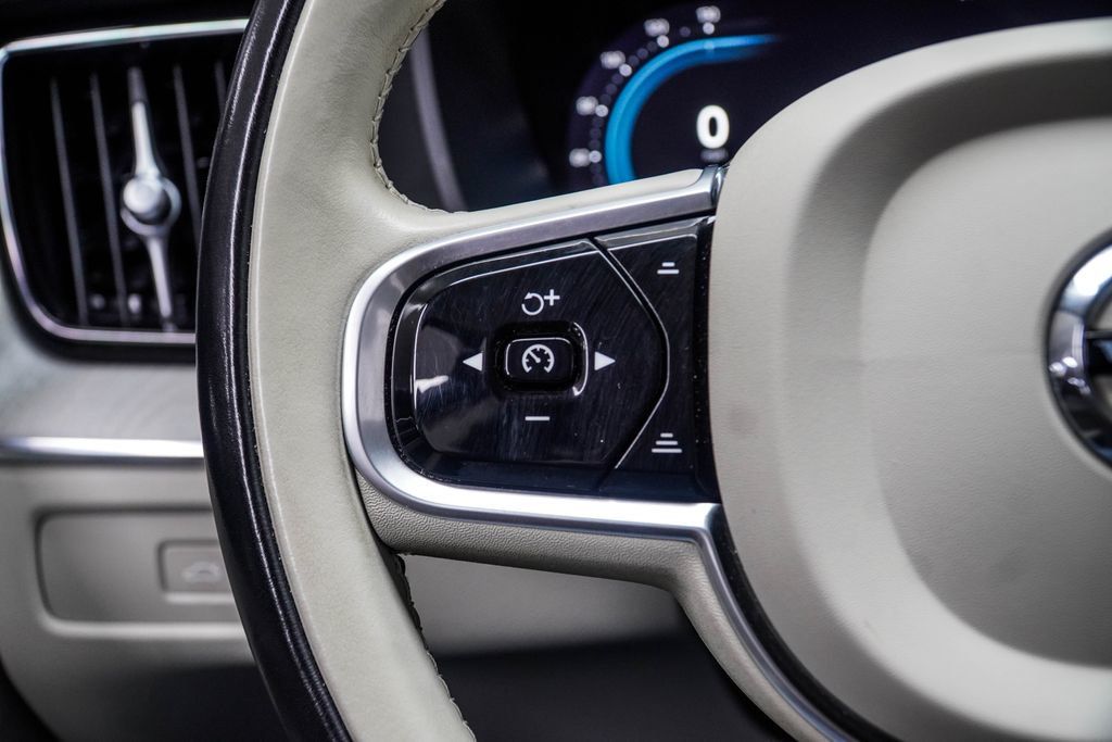 Volvo XC60 photo 28