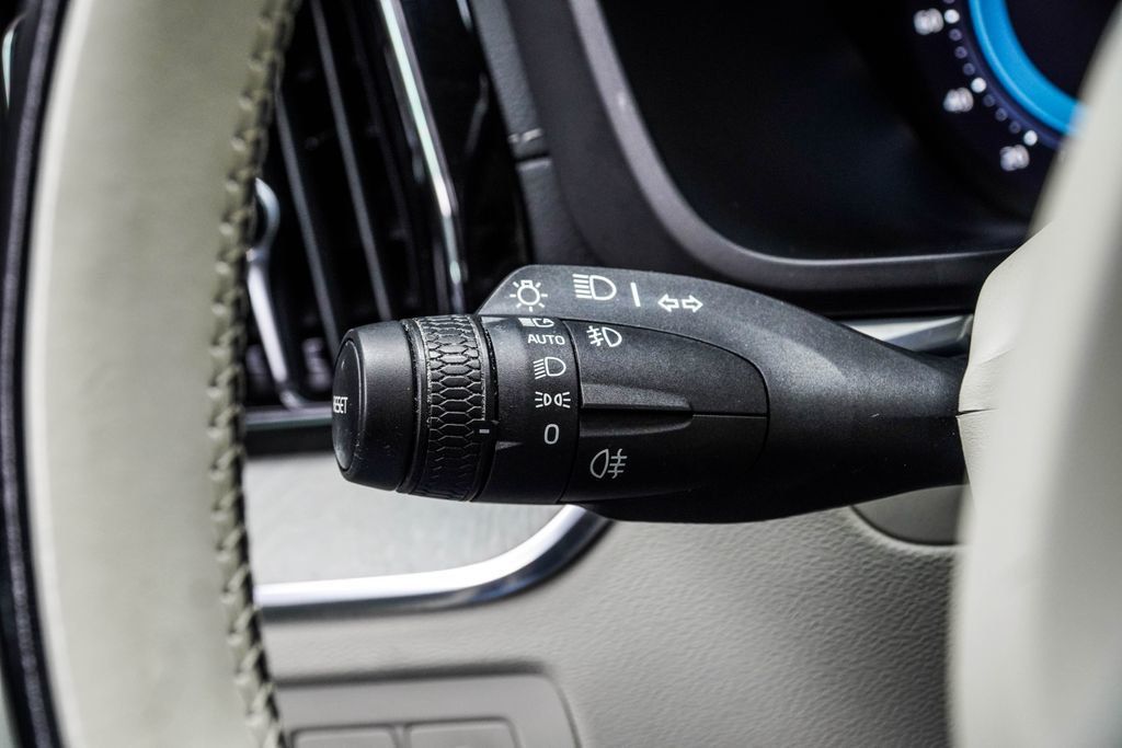 Volvo XC60 photo 30