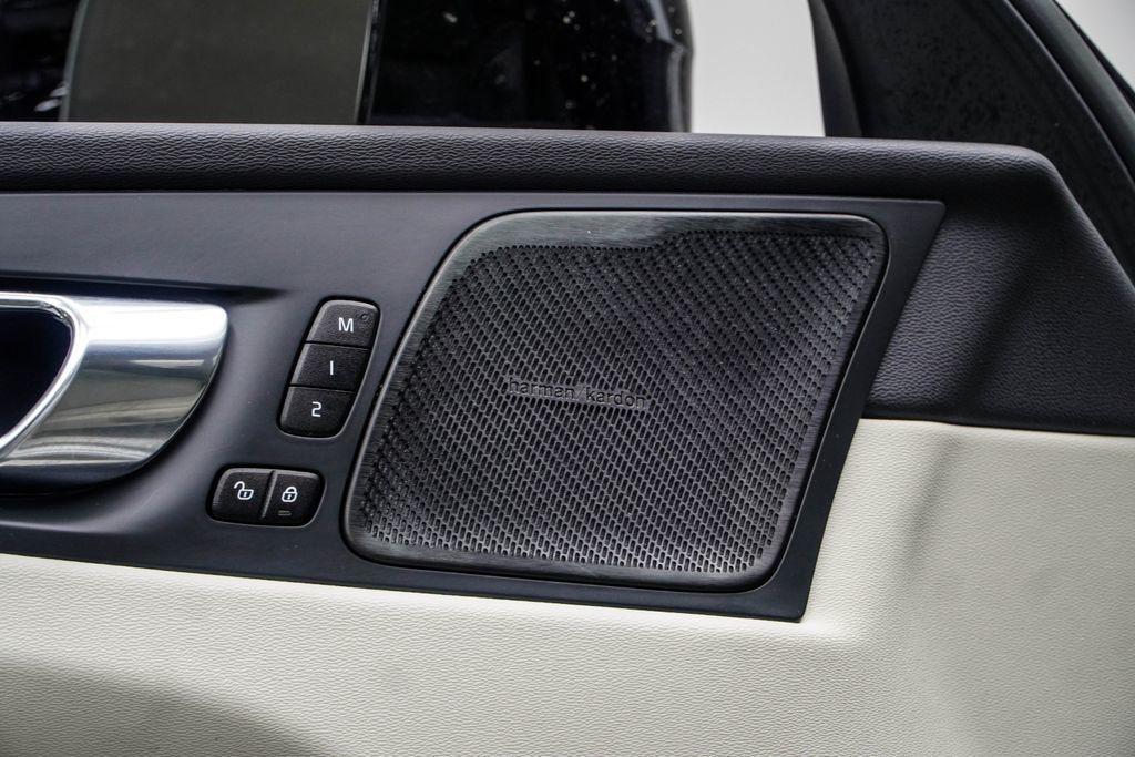 Volvo XC60 photo 33