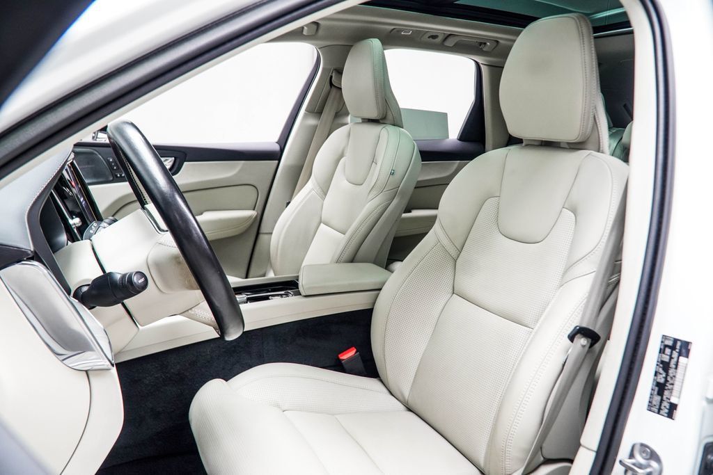 Volvo XC60 photo 35