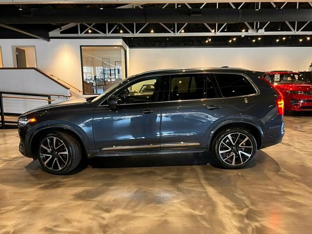 2023 Volvo XC90 B5//AWD/7Passenger/HarmonKardonSound/HeadUpDisplay/HtdSeats/NAV - 22955788 - 1