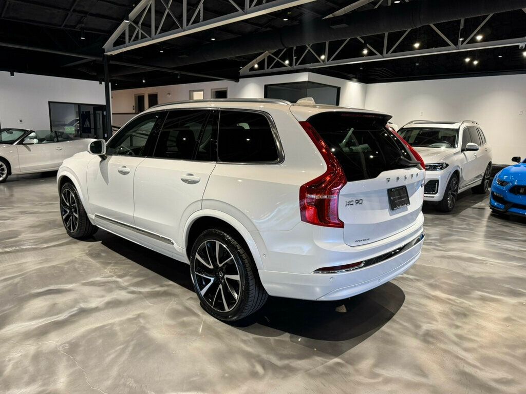 2023 Volvo XC90 B5 AWD photo 2
