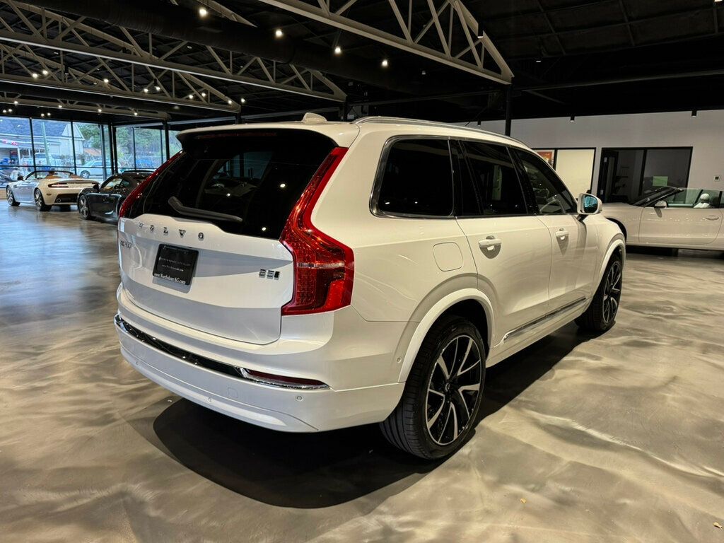 2023 Volvo XC90 B5 AWD photo 4