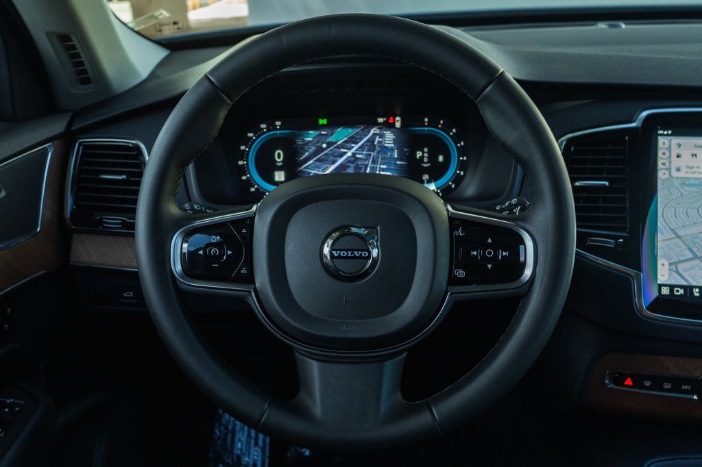 2023 Volvo XC90 AWD Plus photo 16