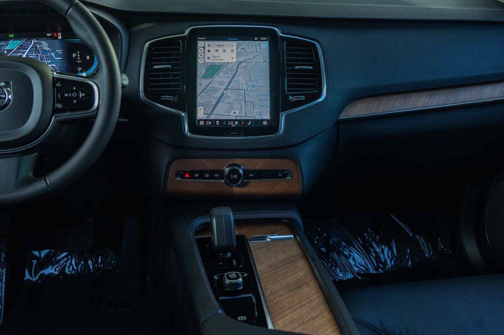 2023 Volvo XC90 AWD Plus photo 17