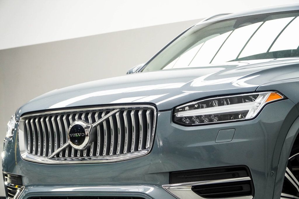 2023 Volvo XC90 AWD Plus photo 2