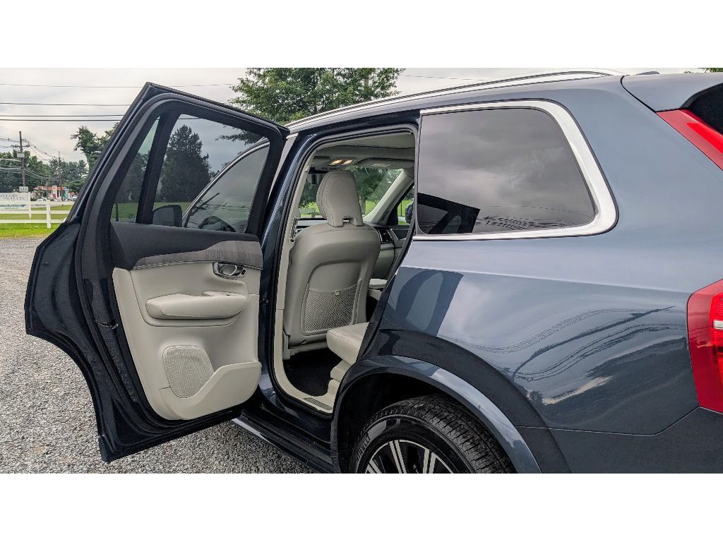 2023 Volvo XC90 AWD Plus photo 6
