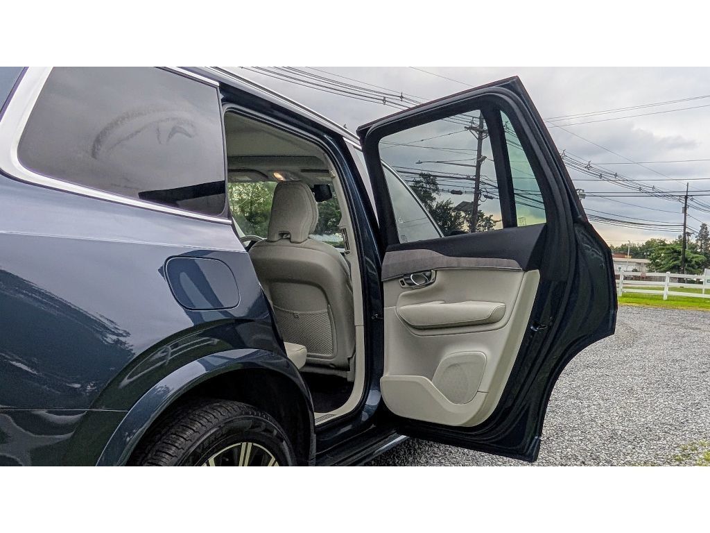 2023 Volvo XC90 AWD Plus photo 8