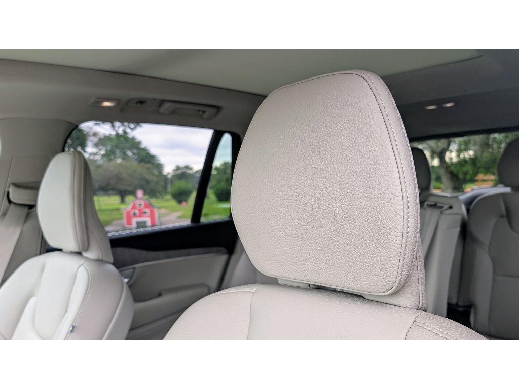 2023 Volvo XC90 AWD Plus photo 11