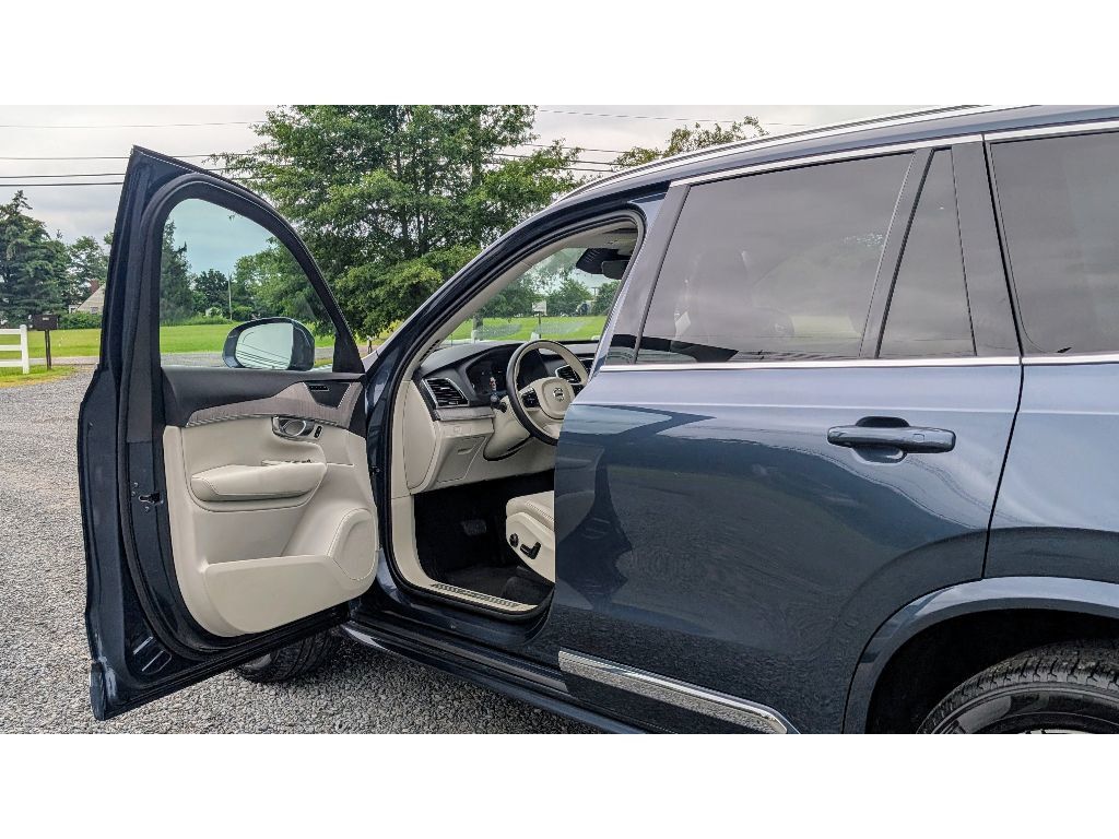 2023 Volvo XC90 AWD Plus photo 5