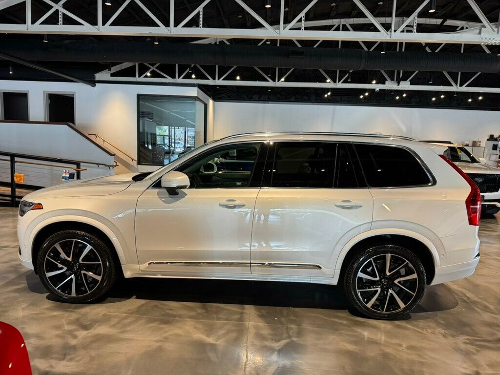 2023 Volvo XC90 AWD Plus photo 2