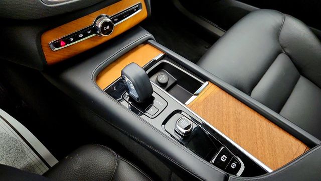 2023 Volvo XC90 B6 AWD Plus 7P w/ 21'' Wheels & harman/kardon Premium Sound - 23016180 - 17