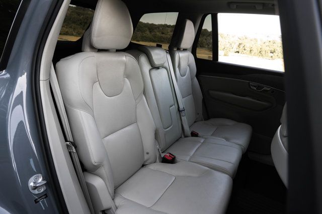 2023 Volvo XC90 LocalTrade/B6-Plus/7-Passenger/BrightTheme/AdaptiveCruise/NAV - 23067545 - 19