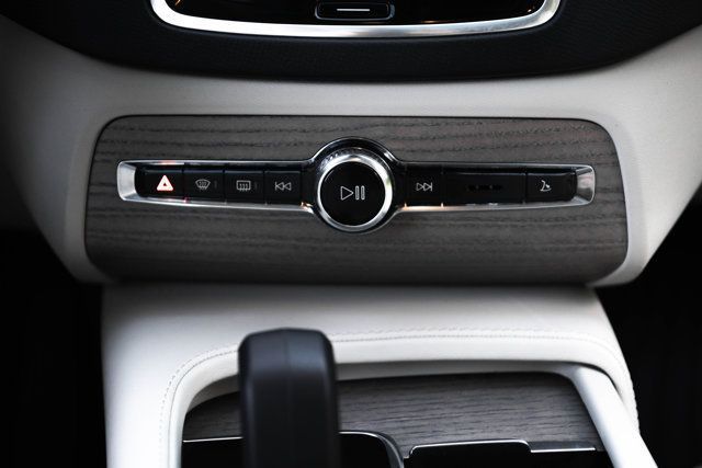 2023 Volvo XC90 LocalTrade/B6-Plus/7-Passenger/BrightTheme/AdaptiveCruise/NAV - 23067545 - 27