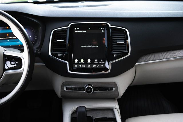 2023 Volvo XC90 LocalTrade/B6-Plus/7-Passenger/BrightTheme/AdaptiveCruise/NAV - 23067545 - 28