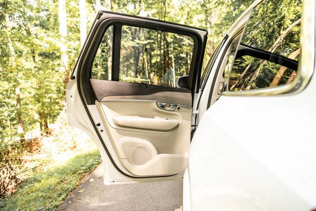 2023 Volvo XC90 MSRP$70955/B6-AWD-Ultimate/6-Passenger/2ndRowCaptains/NAV - 23050208 - 24